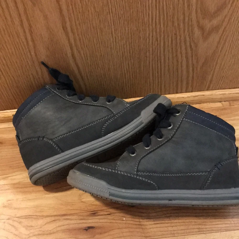 Sonoma LUKAH vegan gray size 2 lace up boy’s mid height ankle hiking boots VGUC